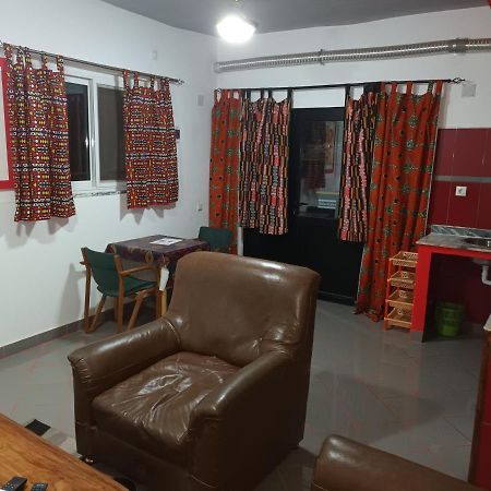 Hotel Badinca Alojamento Low Cost In Bissau Avenida Francisco Mendes Exteriör bild