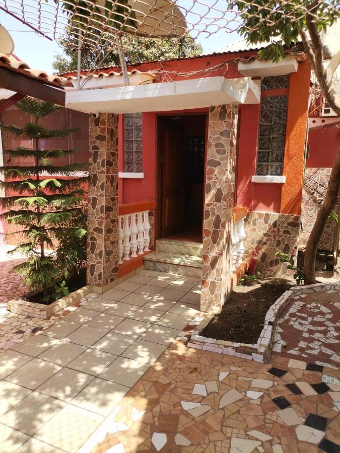 Hotel Badinca Alojamento Low Cost In Bissau Avenida Francisco Mendes Exteriör bild