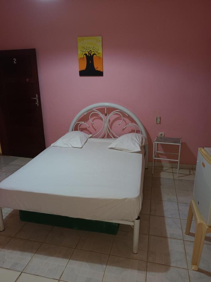 Hotel Badinca Alojamento Low Cost In Bissau Avenida Francisco Mendes Exteriör bild