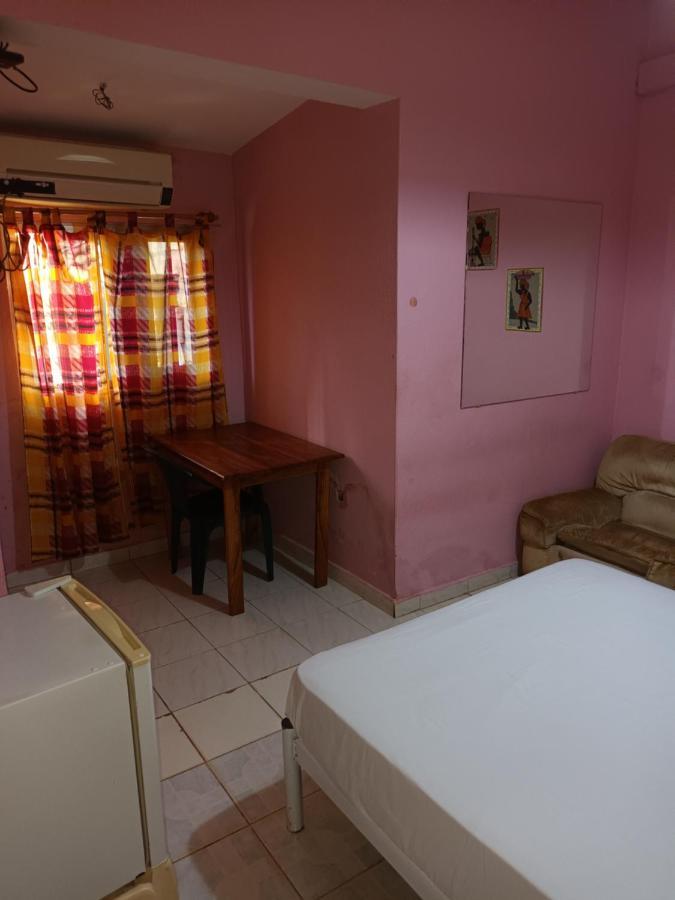 Hotel Badinca Alojamento Low Cost In Bissau Avenida Francisco Mendes Exteriör bild