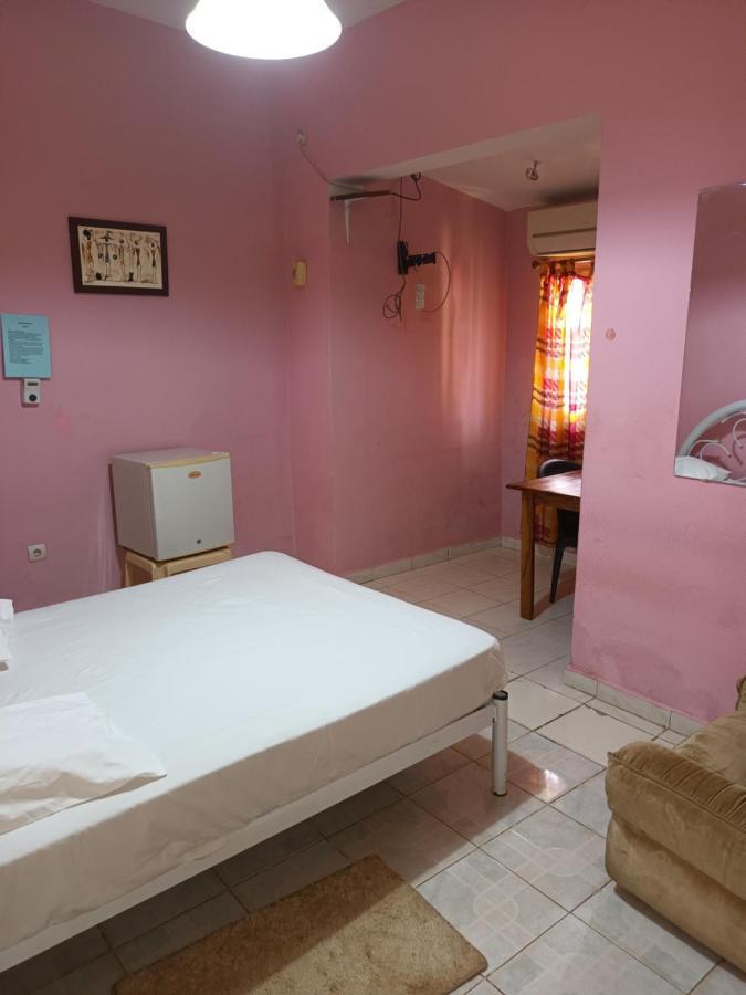 Hotel Badinca Alojamento Low Cost In Bissau Avenida Francisco Mendes Exteriör bild