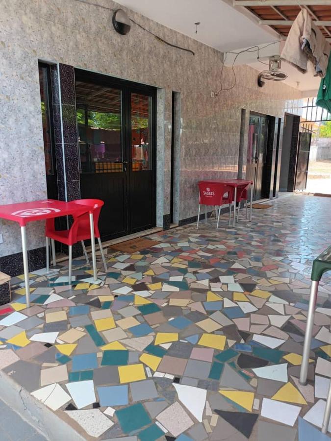 Hotel Badinca Alojamento Low Cost In Bissau Avenida Francisco Mendes Exteriör bild