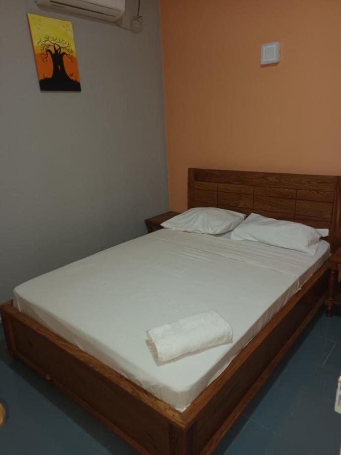 Hotel Badinca Alojamento Low Cost In Bissau Avenida Francisco Mendes Exteriör bild